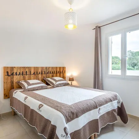 A La Porte D'avignon By Interhome Laudun